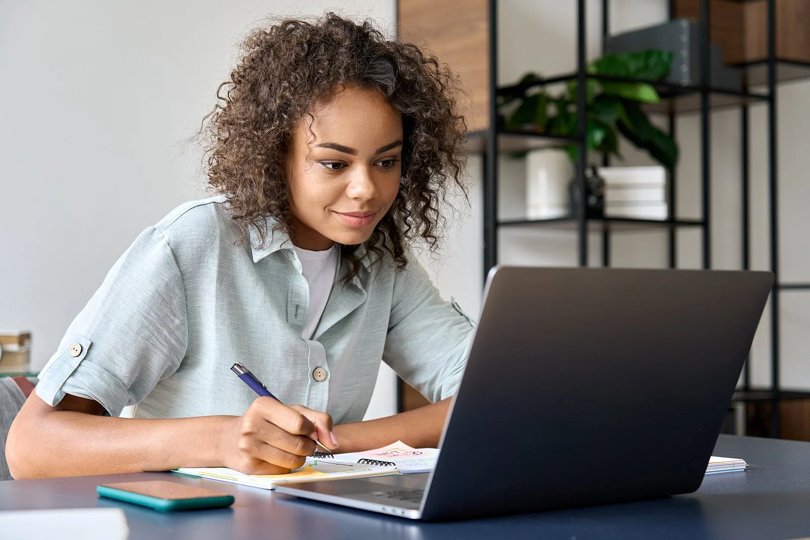  Image of a woman on her laptop. This image could depict someone who is experiencing anxiety around life changes. Get connected with a life transition therapist in Texas today. 78701 | 78702 |&nbsp;78732 