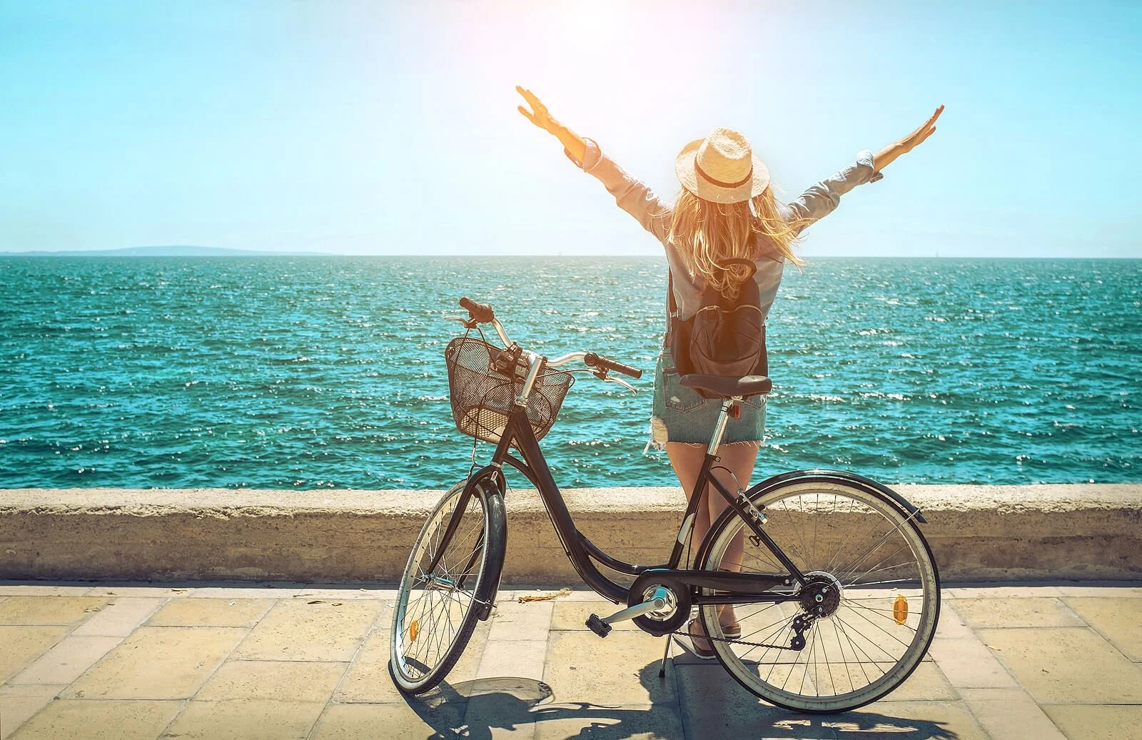 Image of a woman next to her bike looking at the water. Anxiety therapy online in Utah can help you slow down. Working with an online therapist in Utah can improve your self-growth. Try online therapy in Utah and Texas. Call today! 84092-84108